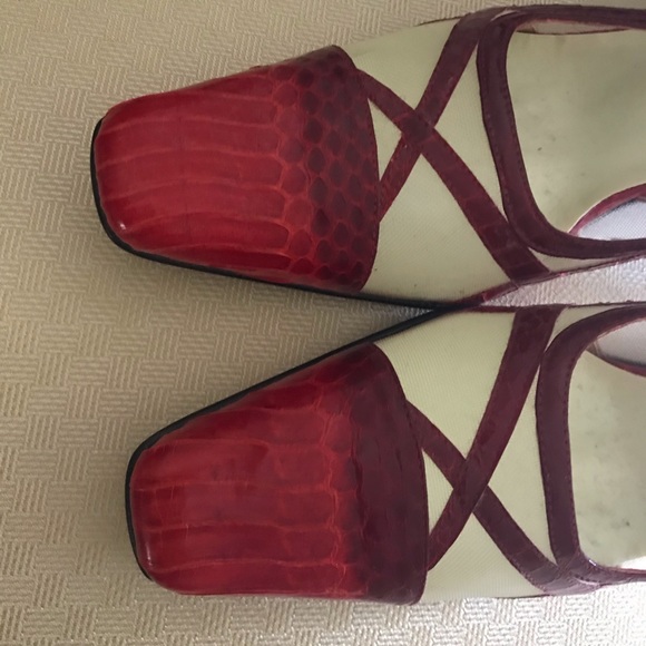 J RENEE’ 7.5 RED NET CUTOUT HEELS - Picture 5 of 5